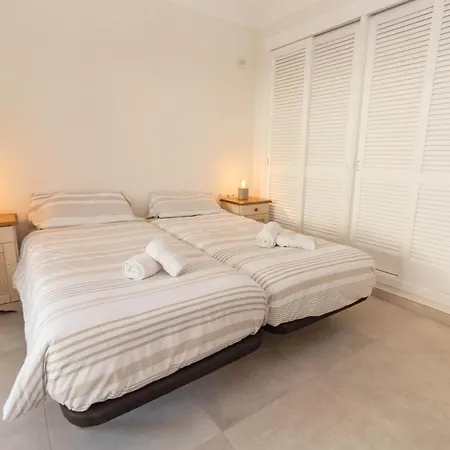 Hp122 - 2 Bed Ground Floor Apartment *